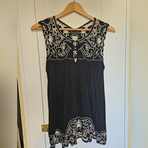 Forever 21 Black and Cream Floral Tank Top Size Medium